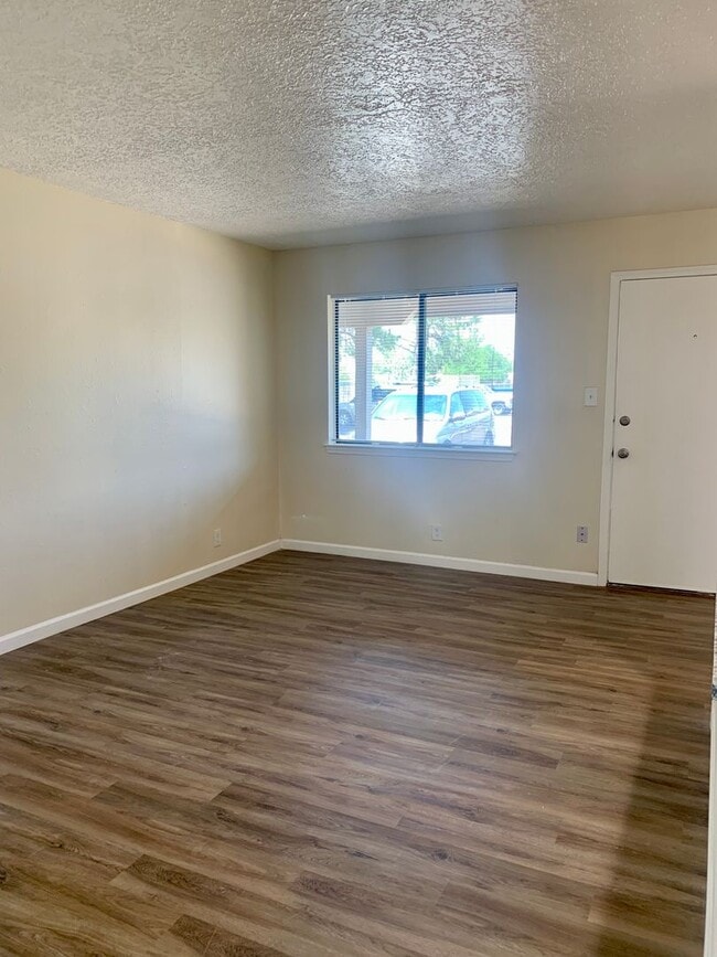 CRESTWOOD APARTMENTS 36123620 Crest Ave SE Albuquerque, NM