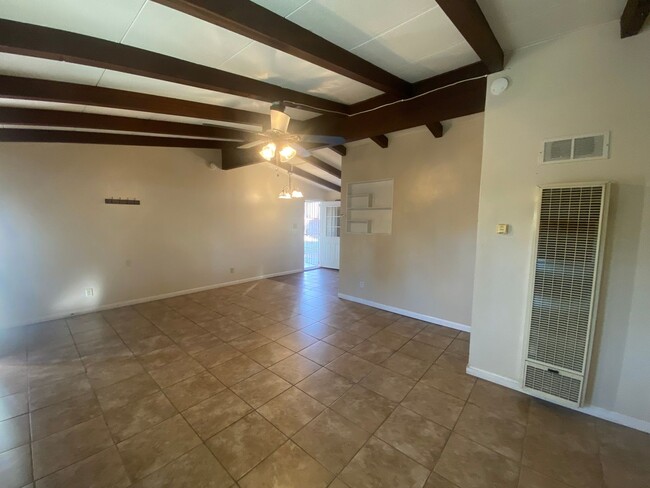 Building Photo - West Palmdale 2 bedroom