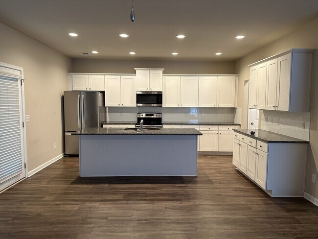 Foto del edificio - 148 Avonwood Cir