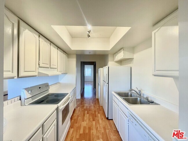 Foto del edificio - 1610 Broadway