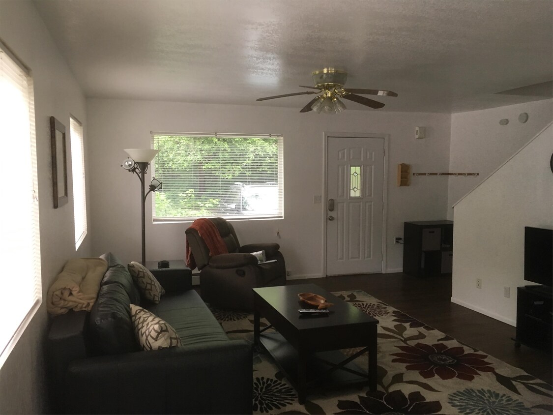 Primary Photo - 601-721 Deermount St