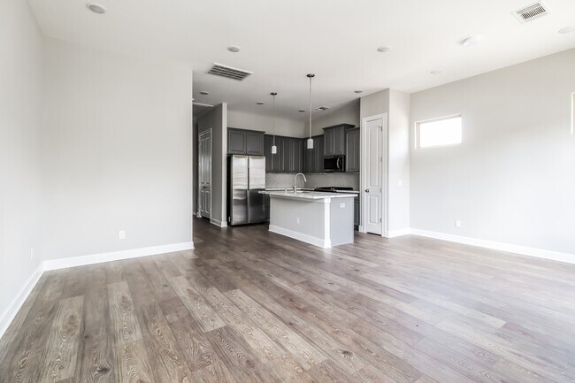 Foto del edificio - 5117 Pine Reach Dr