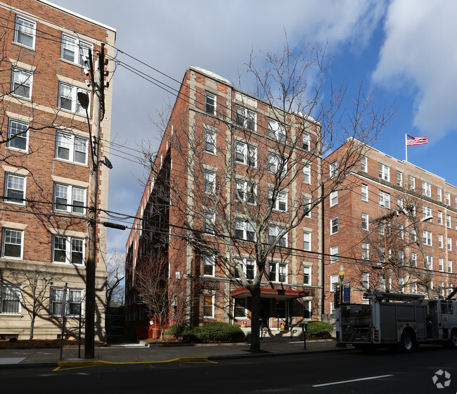 Building Photo - 80 Howe Street