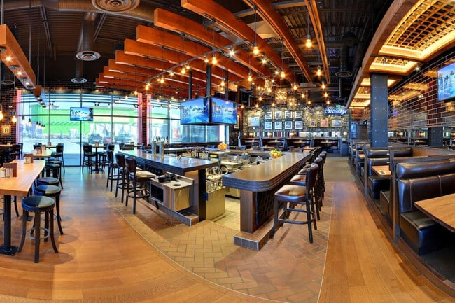 Building Photo - 16587-16100 100 St NW