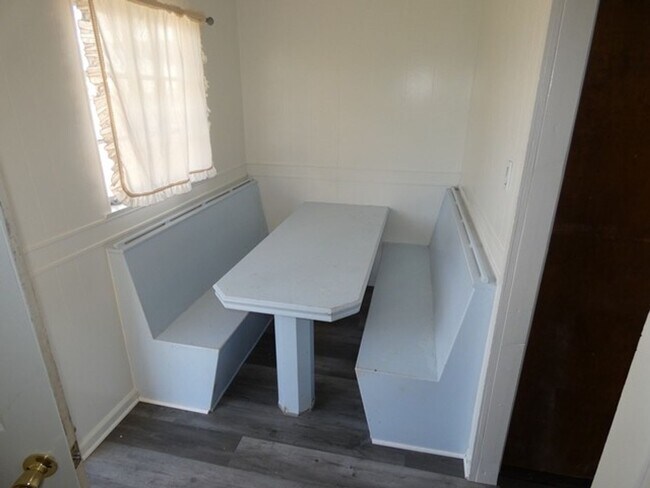 Building Photo - 3 bedroom Near Downtown and Hancock College