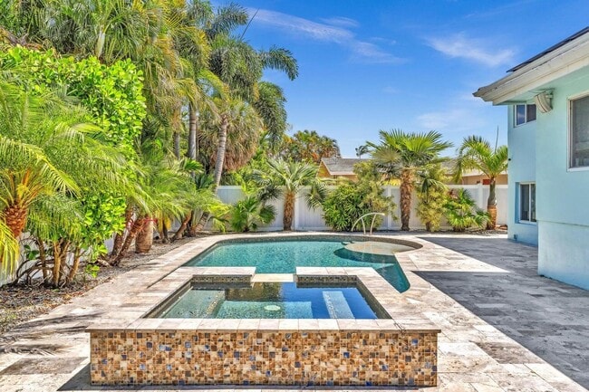 Building Photo - 3450 NE 19th Ave