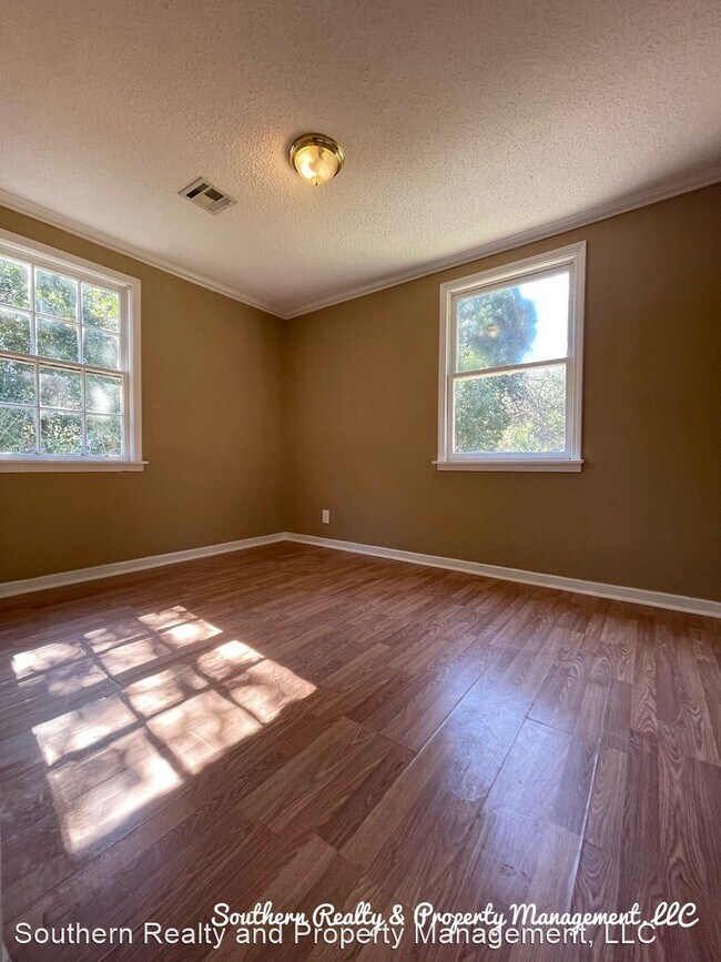 Building Photo - 3 br, 1 bath House - 204 Bradley Drive