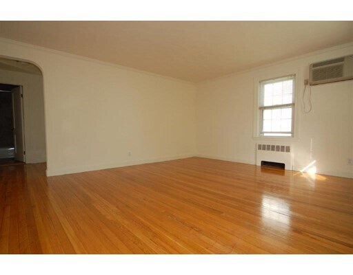 Building Photo - 122 Warren St