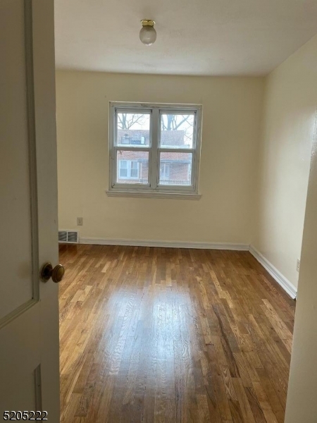 Building Photo - 138 Midland Pl