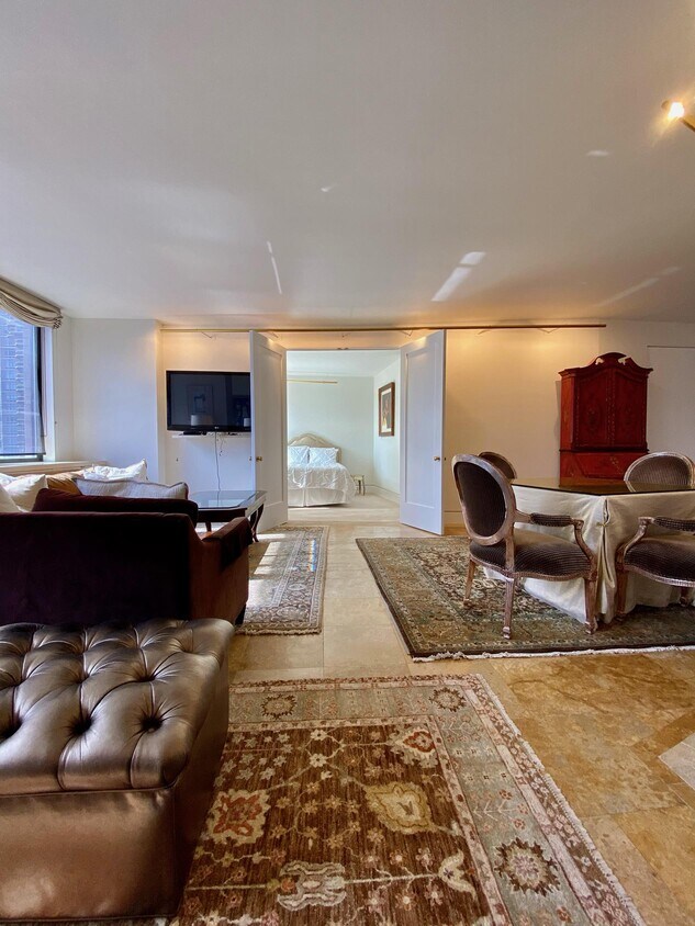 Foto principal - 210 E 65th St