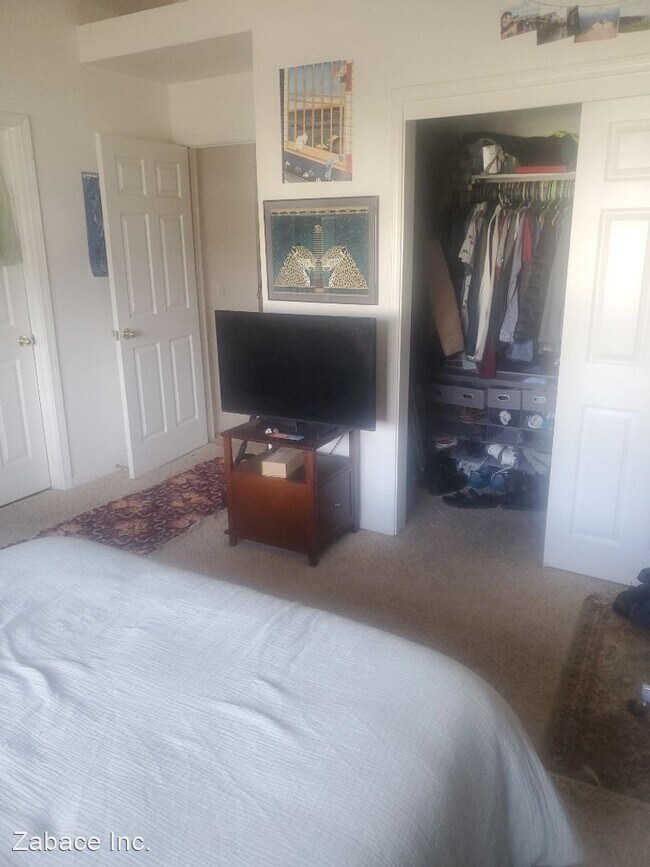 Foto del edificio - 3 br, 2.5 bath House - 2212 Halsey