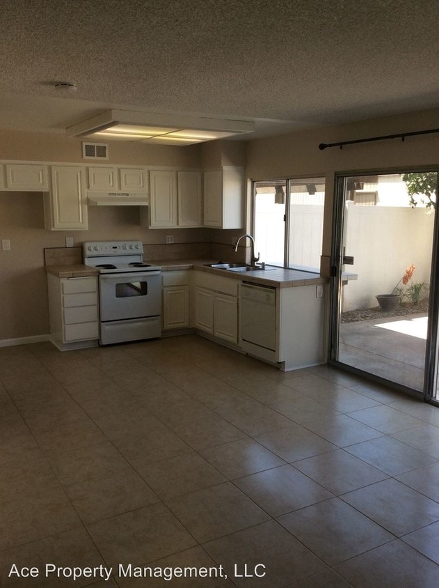 Primary Photo - 11820 Amethyst Ct