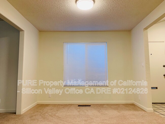 Building Photo - 1378 Alvernaz Dr