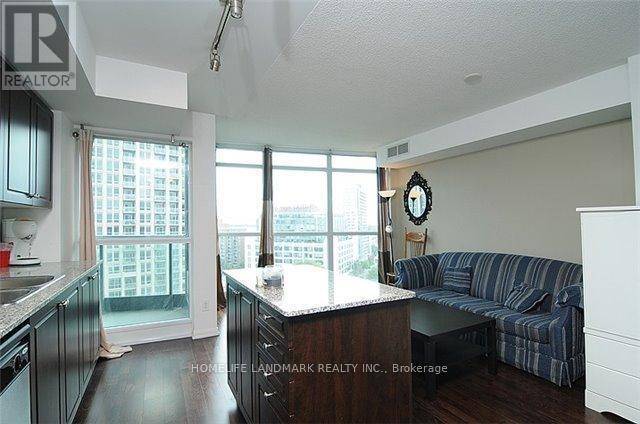 Building Photo - 215 Fort York Blvd