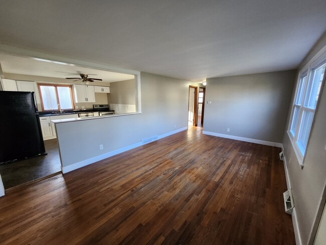 Building Photo - 4140 Birchwood Dr N