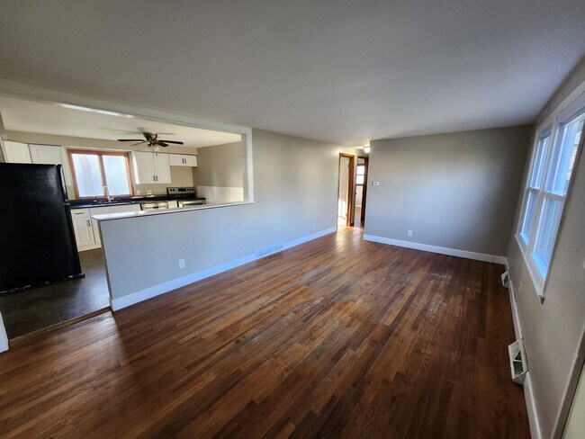 Foto del edificio - 4140 Birchwood Dr N
