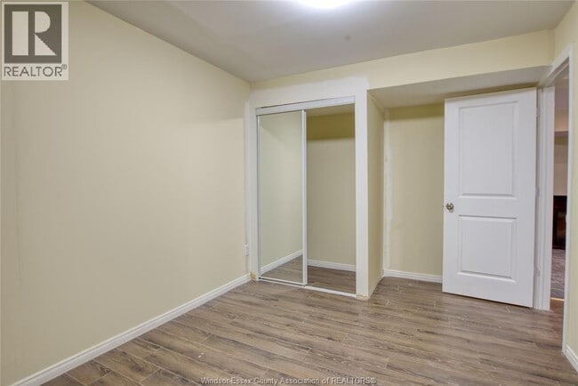 Building Photo - 135 WINCLARE Dr