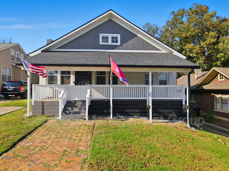 Primary Photo - 3227 E 5th Ave