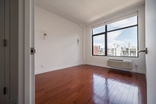 Building Photo - Stunning 1 bedroom apartment 1 bathroom