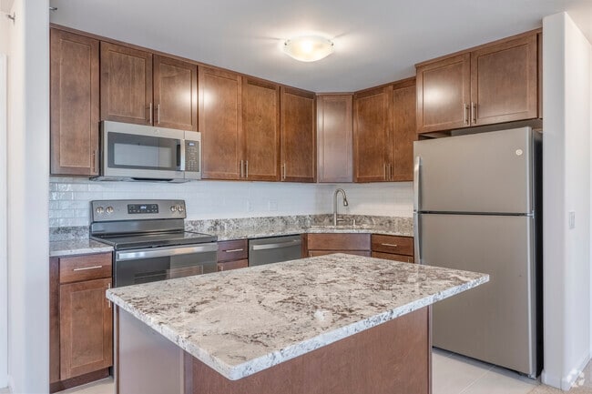 1BR, 1BA + Den - 1031SF - Kitchen - Yorktown Estates