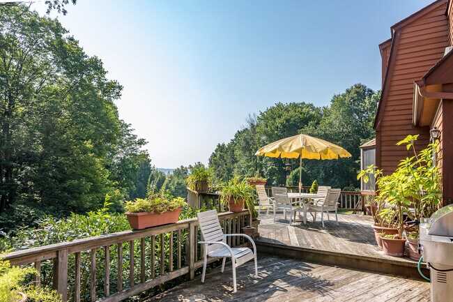 Building Photo - 24 Quaker Ridge Rd