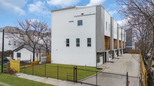 Building Photo - 710 Link Rd