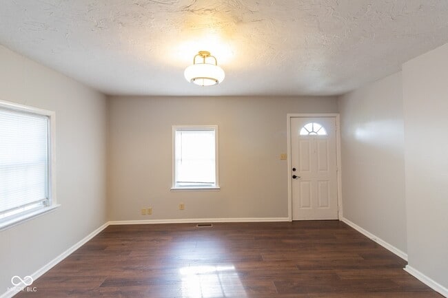 Building Photo - 1815 D St