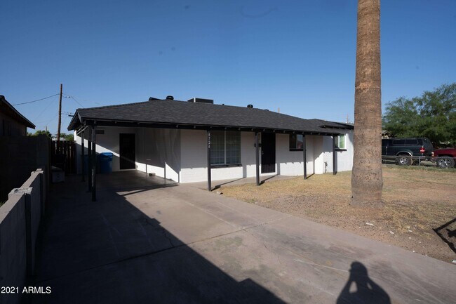 Foto del edificio - 4724 W Monterosa St
