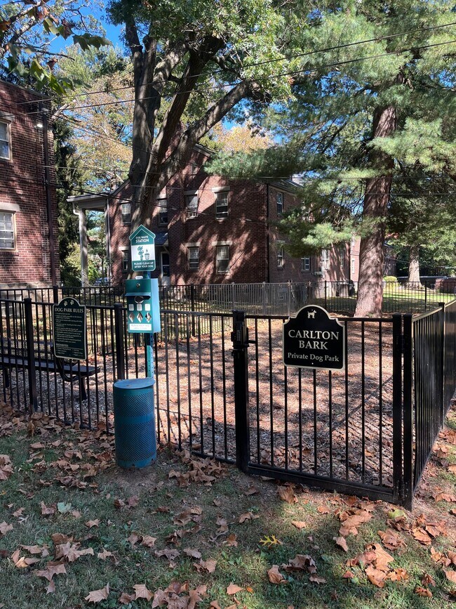 Foto del edificio - 2832 Midvale Ave