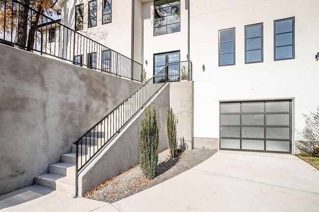 Building Photo - 773 Evergreen Hills Rd