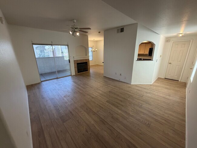 Foto del edificio - 2975 Bluegrass Ln