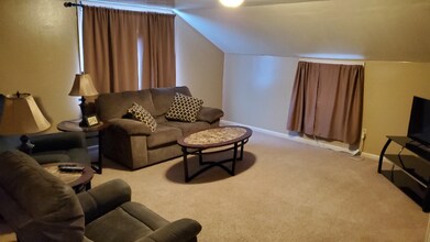 Building Photo - 122 Cedar Ave