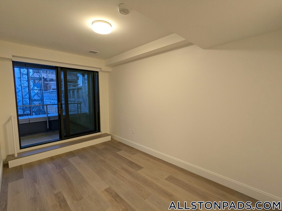 Foto principal - 1079 Commonwealth Ave
