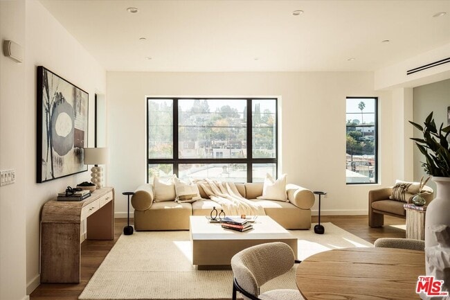 Foto del edificio - 2824 Avenel St
