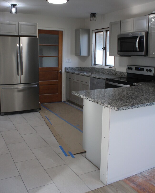 Building Photo - 216 Meadowlark Rd