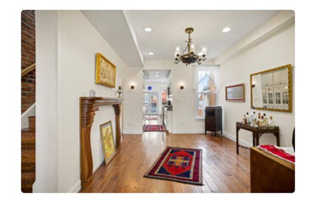 Comedor y cocina semiabierta - 3566 11th St NW