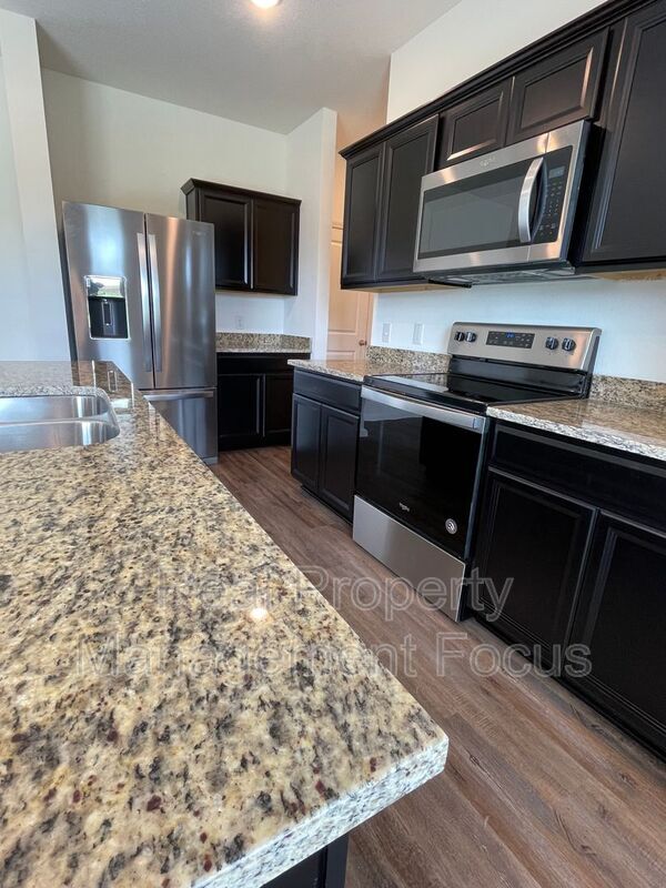 Foto del edificio - 713 Peach Tree Ln