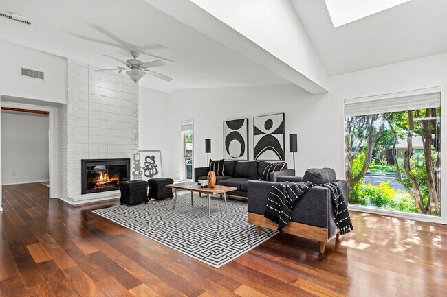Foto del edificio - 3875 Buckthorne Dr