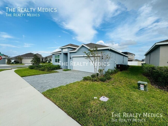 Building Photo - AVAILABLE NOW! Stunning 4 Bedroom and 3 Ba...