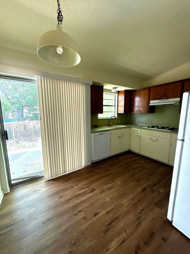Building Photo - 603 Flournoy Dr