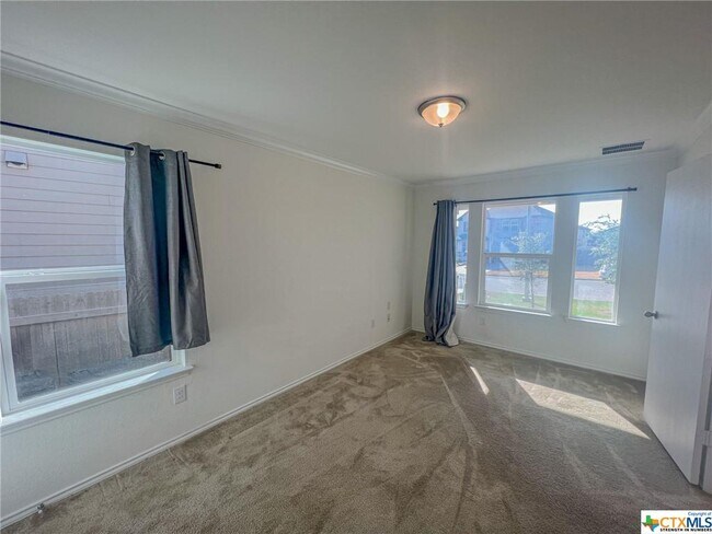 Foto del edificio - 625 Bailey Park Dr