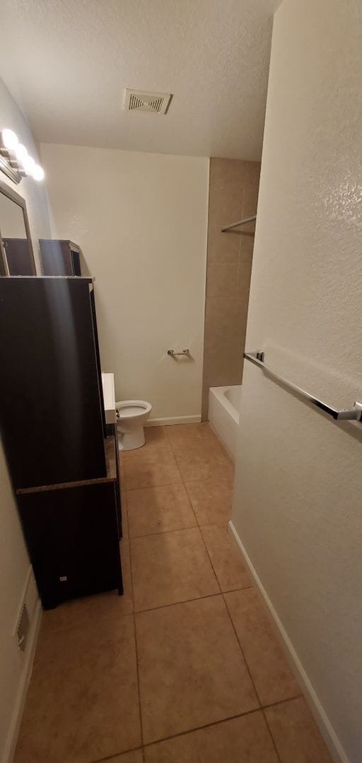 Building Photo - 4 bed, 2 Bath, 1100 SF with washer/dryer hookups, large, fenced yard and garage.