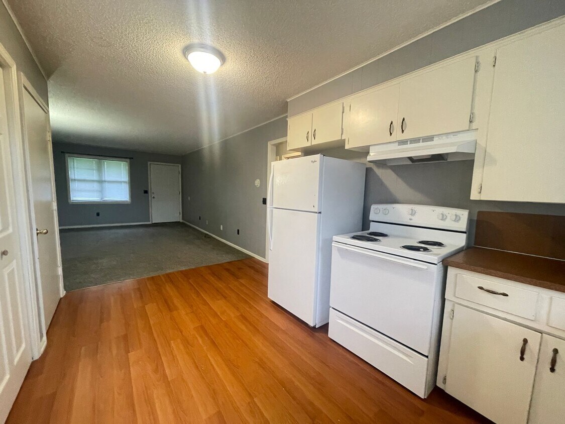 5339 S Hutchinson Ct Unit C11, Battlefield, MO 65619 Room for Rent in