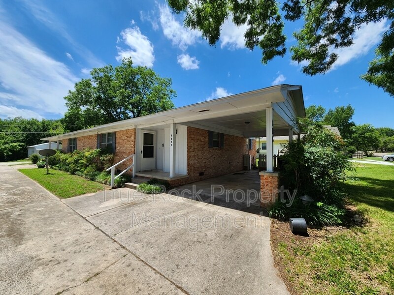 Foto principal - 223 E 17th St
