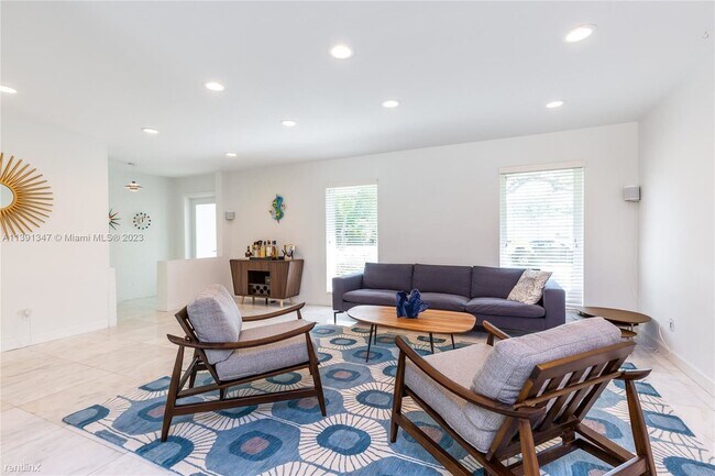 Foto del edificio - 4 br, 3 bath House - 14610 Tarpon Dr