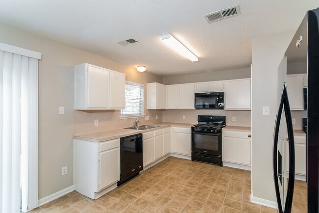 Building Photo - 2098 Clemson Dr