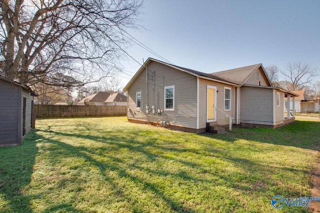 Building Photo - 3701 Fairview St SW