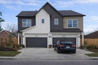 Building Photo - 5922 Cebra St