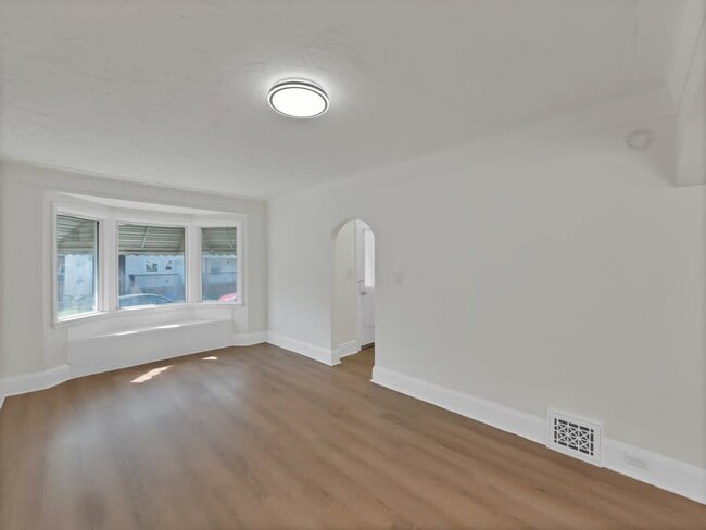 Building Photo - 20 Edgar St