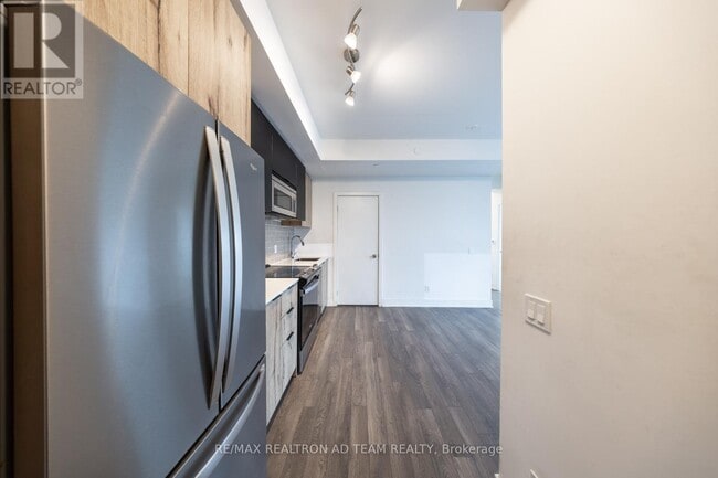 Building Photo - 1350 Ellesmere Rd